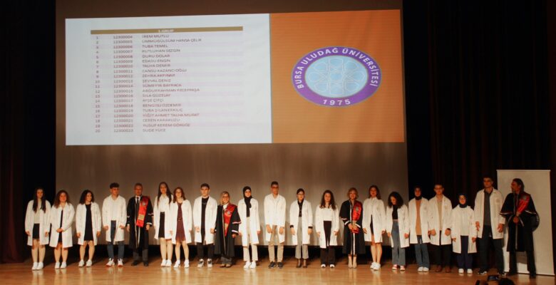 Hekim adayları beyaz önlüklerini giydi