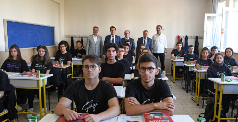 Dündar’dan gençlere teknoloji vurgusu