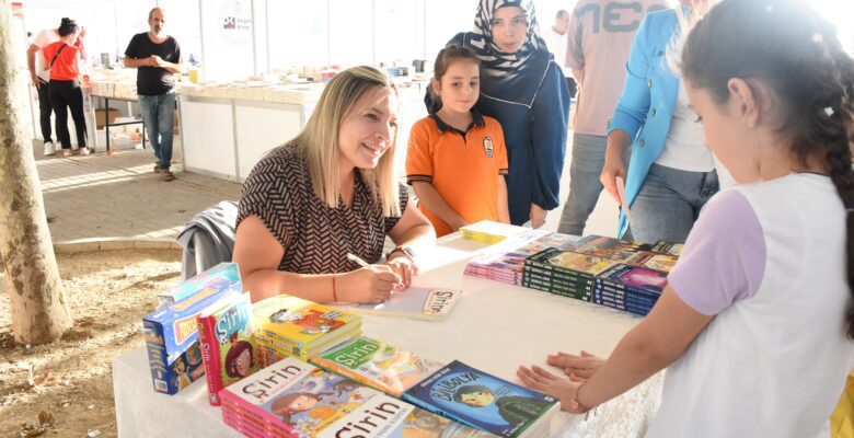 Gemlik Kitap Limanı edebiyatın önemli isimlerini ağırlamaya devam ediyor