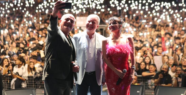 Gemlik Zeytini Festivalinde Göksel Rüzgarı