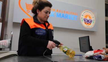 Gemlik’te paranın geçmediği market, ihtiyaç sahiplerine 5 milyonluk yardım sağladı Gemlik’te paranın geçmediği market, ihtiyaç sahiplerine 5 milyonluk yardım sağladı