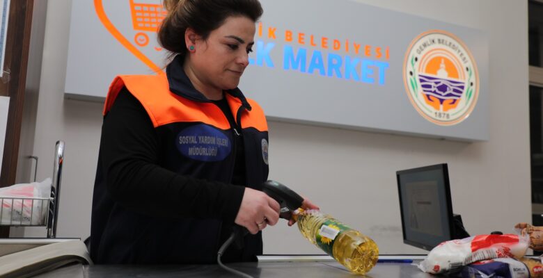 Gemlik’te paranın geçmediği market, ihtiyaç sahiplerine 5 milyonluk yardım sağladı