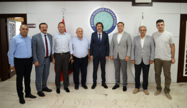 İŞ DÜNYASI İLE ÜNİVERSİTE ARASINDAKİ KÖPRÜLER SAĞLAMLAŞIYOR İŞ DÜNYASI İLE ÜNİVERSİTE ARASINDAKİ KÖPRÜLER SAĞLAMLAŞIYOR