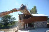 Kaçak villa inşaatı yerle bir edildi