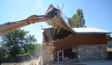 Kaçak villa inşaatı yerle bir edildi