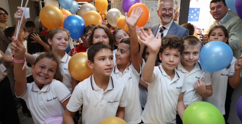 Başkan Erdem’den miniklere ilk gün sürprizi
