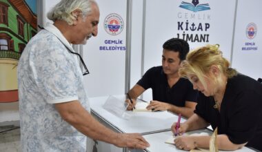 Onur Behramoğlu ve Eren Aysan Gemlik Kitap Limanı’nda edebiyatın geleceğini konuştu