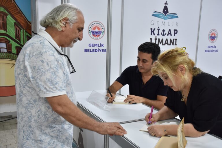 Onur Behramoğlu ve Eren Aysan Gemlik Kitap Limanı’nda edebiyatın geleceğini konuştu