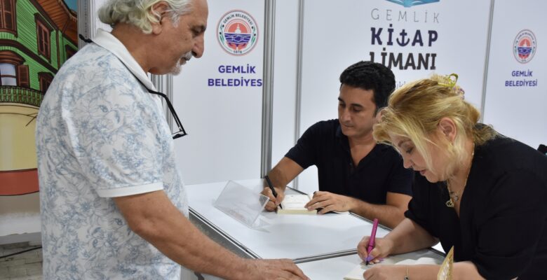 Onur Behramoğlu ve Eren Aysan Gemlik Kitap Limanı’nda edebiyatın geleceğini konuştu