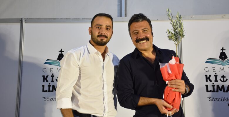 Parlak: “Kitap yazmak can simidi oldu”