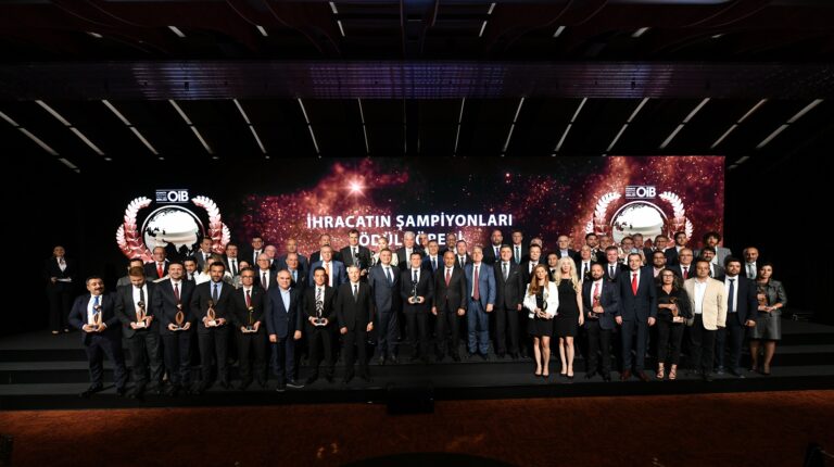 OTOMOTİVDE İHRACATIN ŞAMPİYONLARI ÖDÜLLENDİRİLDİ