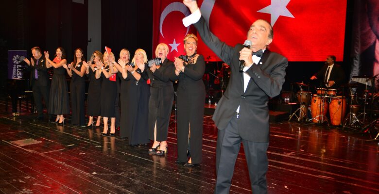 FAHİR ATAKOĞLU YÖNETTİ  BUSADER KOROSU SÖYLEDİ