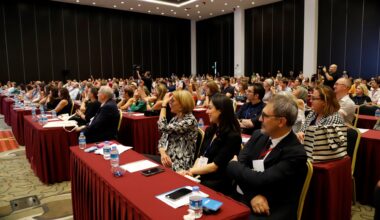 DÜNYANIN ÜNLÜ PSİKİYATRİSTLERİ ANTALYA’DA BULUŞTU… DÜNYANIN ÜNLÜ PSİKİYATRİSTLERİ ANTALYA’DA BULUŞTU…