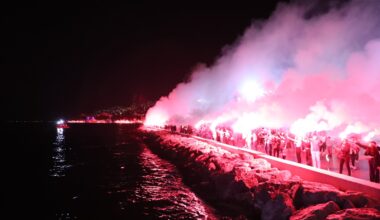 Gemlik’te binlerce meşale Cumhuriyet için yakıldı.
