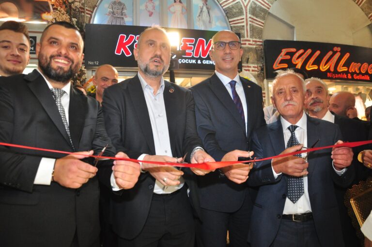 Tekyıldız  Kuyumculuk’tan  ışıltılı açılış