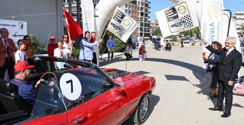 Klasik otomobiller kız çocukları için yola çıktı