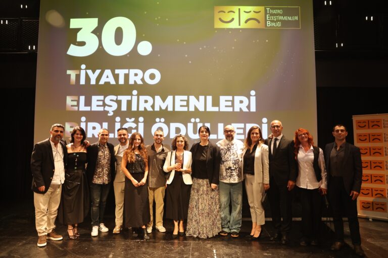 Tiyatro Eleştirmenleri Birliği’nden NKT’ye  yılın oyunu ödülü