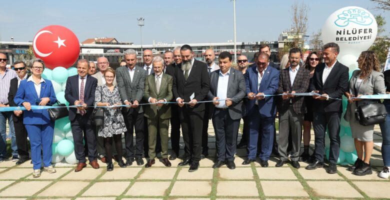 Sağlık çalışanlarına adanan anıt park hizmete açıldı