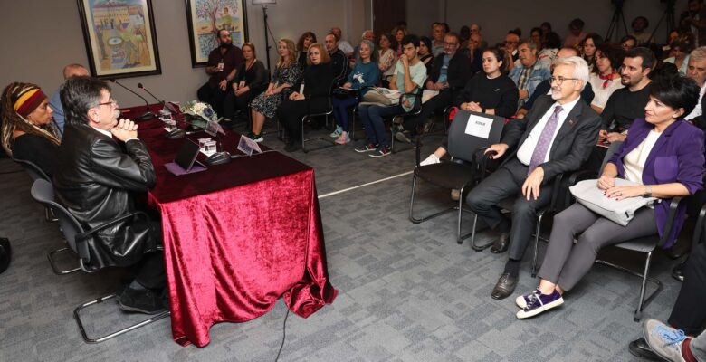 Cumhuriyet’ten bugüne değişen edebiyat ve sanatı konuştular