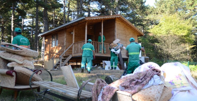 Uludağ bir kaçak yapıdan daha temizlendi