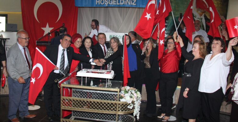 Emekliler 100. Yıl balosunda buluştu