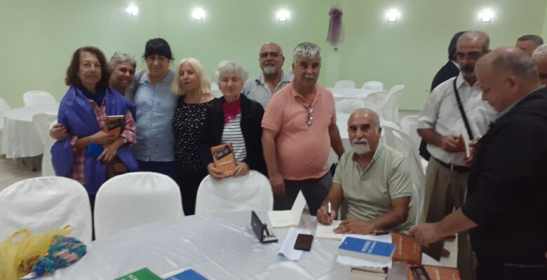 YAZAR EROL ERKILINÇ KİTAPLARINI İMZALADI
