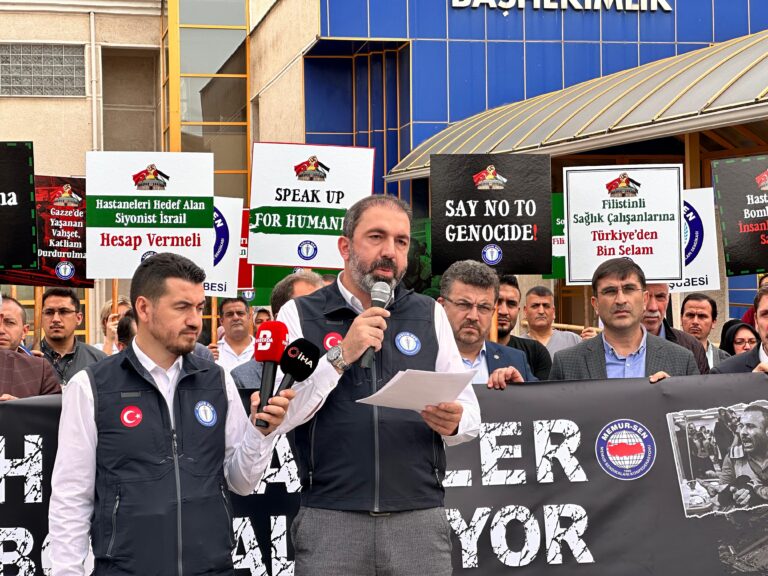 BURSA’DA SAĞLIK ÇALIŞANLARI FİLİSTİN İÇİN TEK YÜREK OLDU