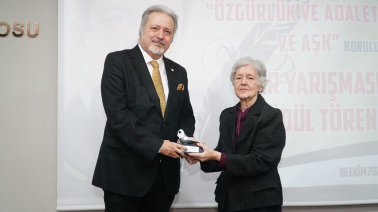 Özgür Aksoy ve Cengiz Göral şiir ve makale yarışmalarının ödülleri sahiplerini buldu
