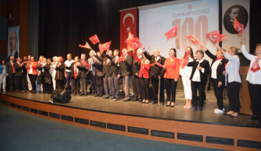 CHP BURSA’DAN COŞKULU 100. YIL KUTLAMASI
