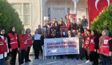 CUMHURİYET KADINLARINDAN ATATÜRK’E ANMA