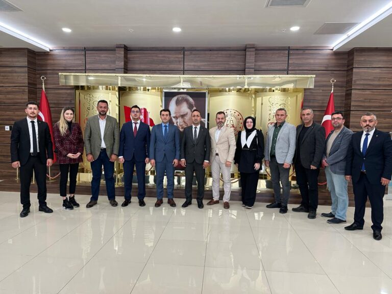 AK PARTİ GEMLİK YENİ YÖNETİMİ ZİYARETLERE HIZ VERDİ