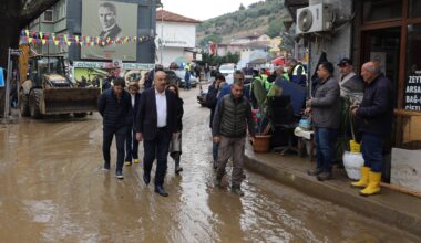 MUDANYA BELEDİYESİ EKİPLERİNDEN SEL SONRASI MÜDAHALE