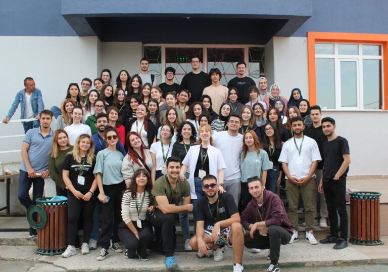 Tıp öğrencileri Çadır Projesi ile gönüllü sağlık hizmeti vermeye devam ediyor