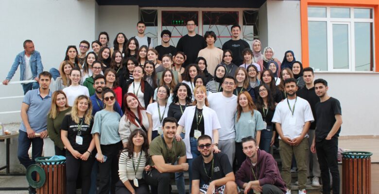 Tıp öğrencileri Çadır Projesi ile gönüllü sağlık hizmeti vermeye devam ediyor