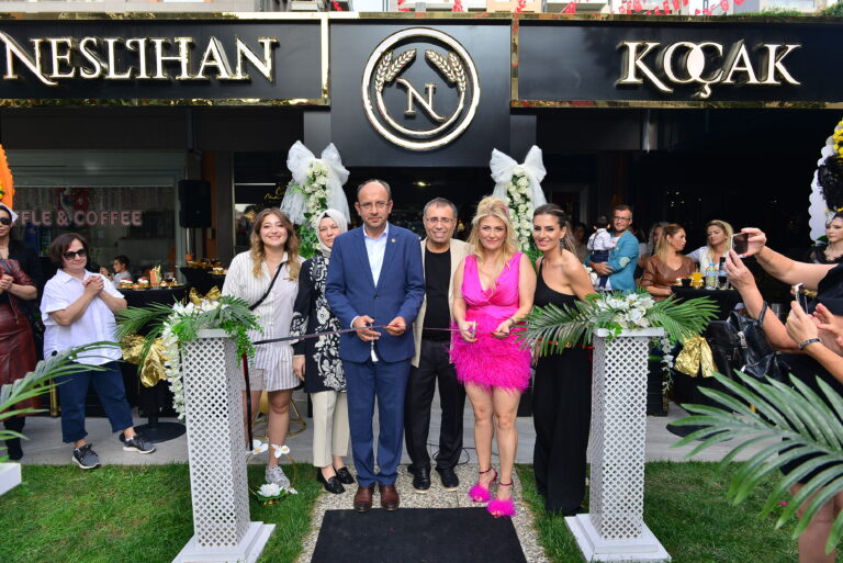 Neslihan Koçak’tan ışıltılı açılış