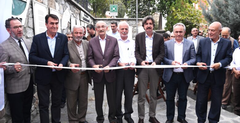 Bu kütüphanede 700 yıllık şiir mirası var