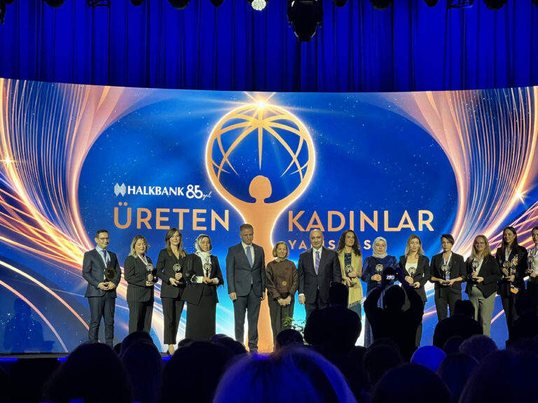 “ÜRETEN KADINLAR YARIŞMASI”NDA 1.’LİK ÖDÜLÜ BURSA’YA