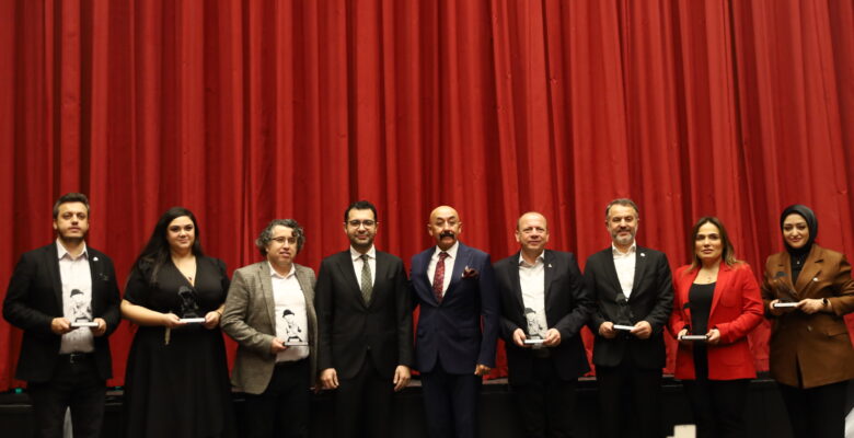 Perde çocuk ve gençler için açıldı