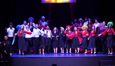 Tiyatro coşkusuna muhteşem final Tiyatro coşkusuna muhteşem final