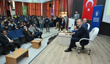 Başkan Aktaş’tan öğrencilere tecrübe paylaşımı Başkan Aktaş’tan öğrencilere tecrübe paylaşımı