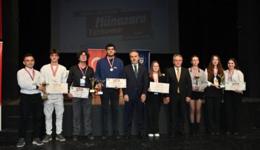 Münazarada fikirler yarıştı