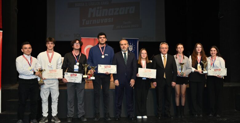 Münazarada fikirler yarıştı