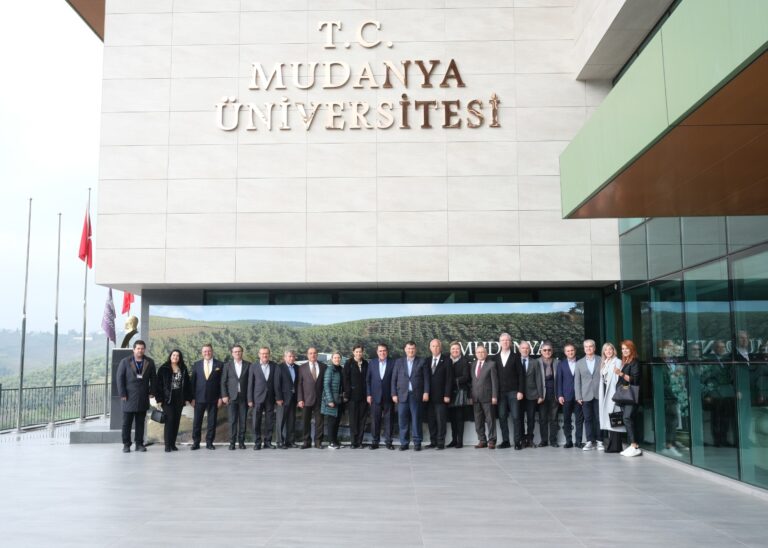 Faik Çelik Mudanya Üniversitesinde  gençlerle tecrübelerini paylaştı