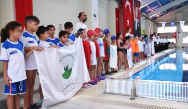 Minik yüzücüler kulaçlarını Atatürk’ü anmak için attı
