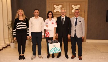 Şampiyonluk sevinçlerini Başkan Erdem’le paylaştılar