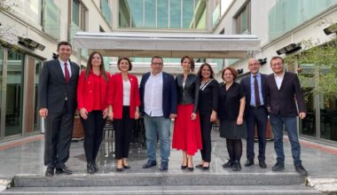 SANAYİYE KADIN ELİ DEĞECEK