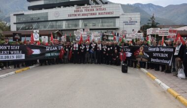SAĞLIK ÇALIŞANLARI GAZZE İÇİN SİYAH ÖNLÜK GİYDİ