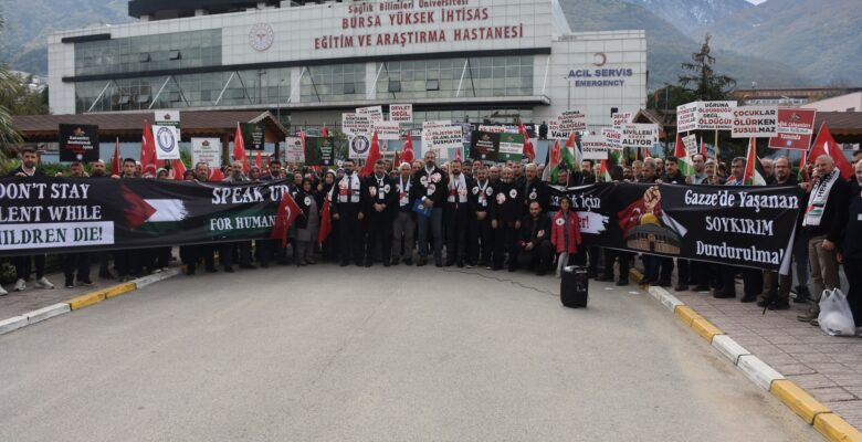 SAĞLIK ÇALIŞANLARI GAZZE İÇİN SİYAH ÖNLÜK GİYDİ