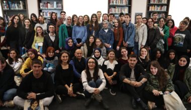 Meriç Aral gençlerle Tomris Uyar öyküleri okudu