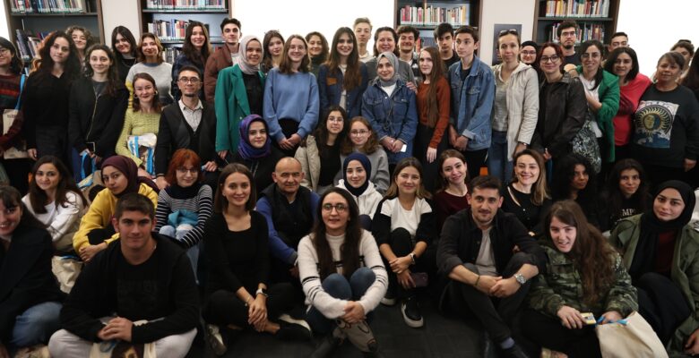 Meriç Aral gençlerle Tomris Uyar öyküleri okudu